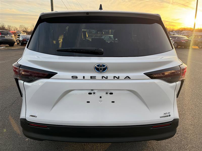 Used 2024 Toyota Sienna XLE image 20