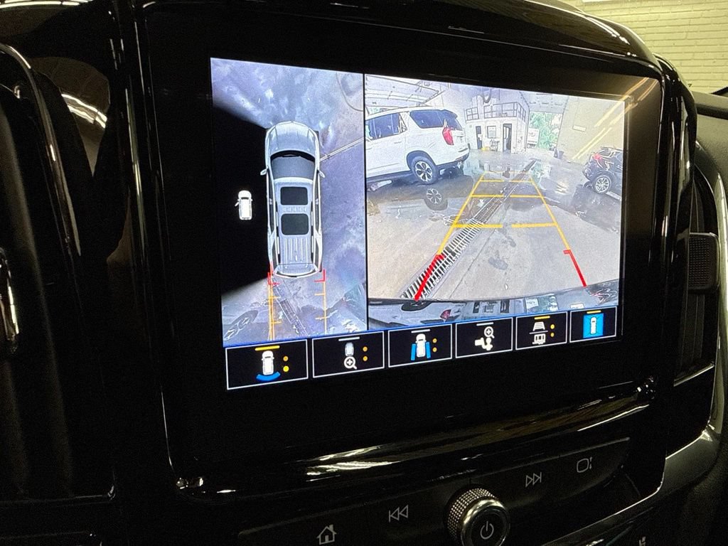 Used 2023 Chevrolet Traverse Premier AWD/4WD image 32