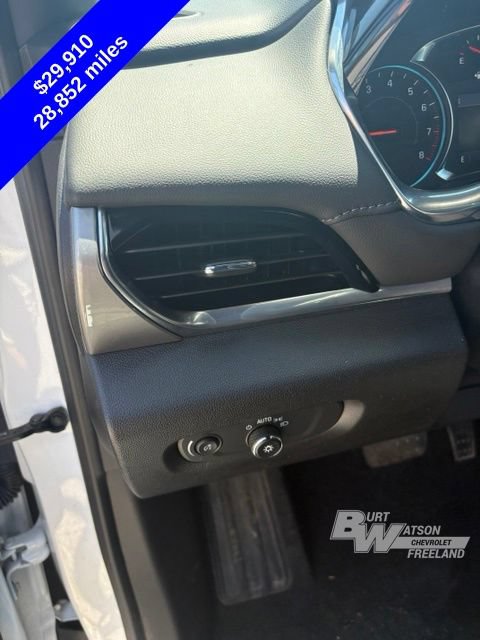Used 2023 Chevrolet Traverse LT FWD image 11