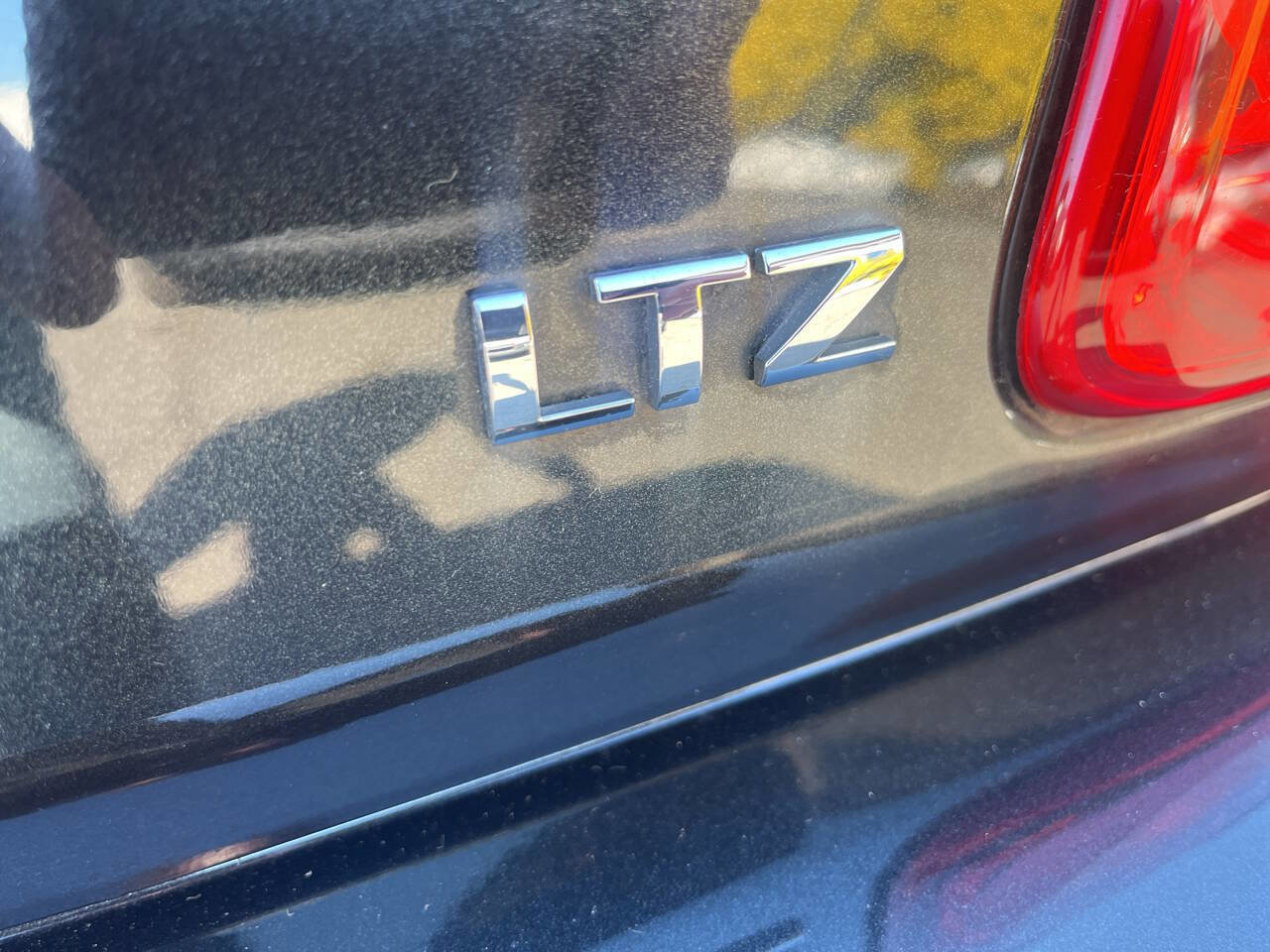 Used 2009 Chevrolet Malibu LTZ w/ HFV6 Engine Package image 11