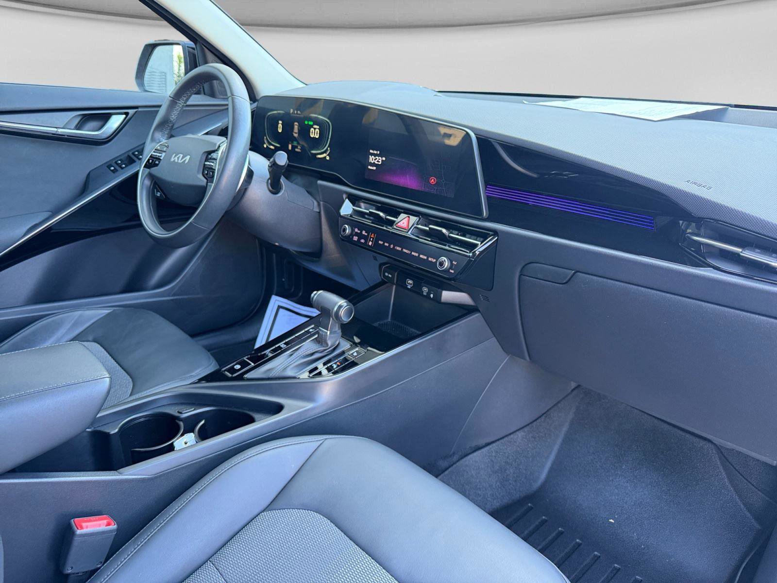 Certified 2023 Kia Niro EX image 12