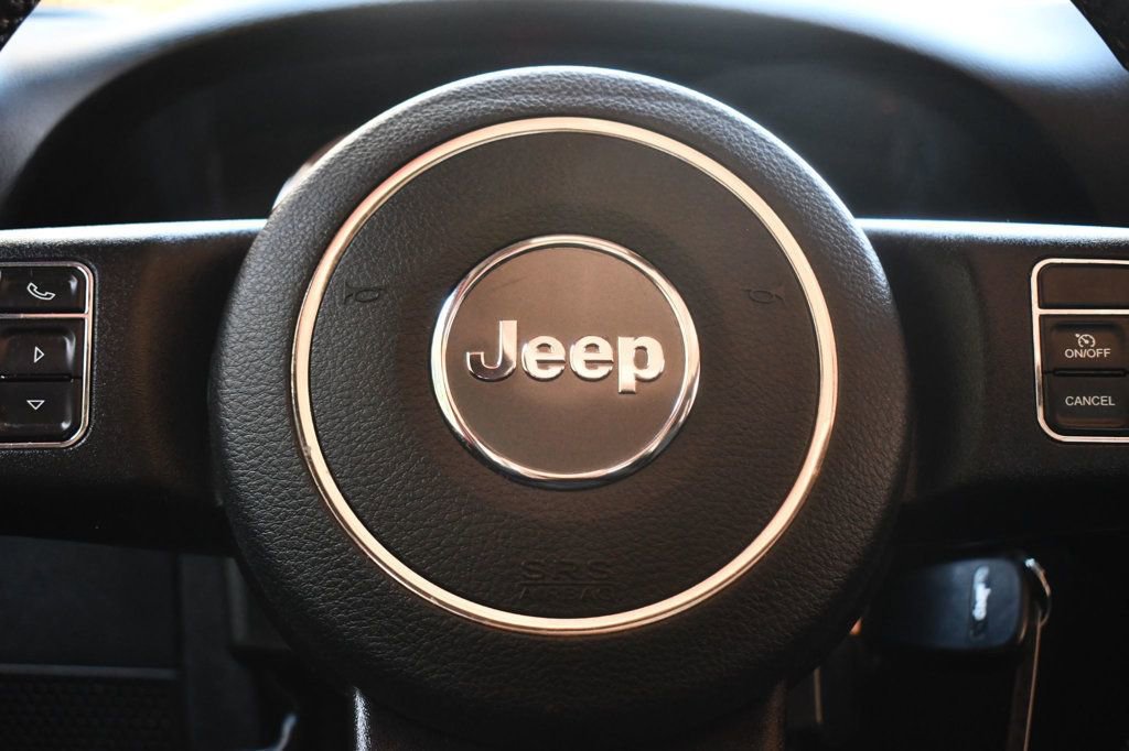 Used 2018 Jeep Wrangler Unlimited Sahara w/ Connectivity Group image 36