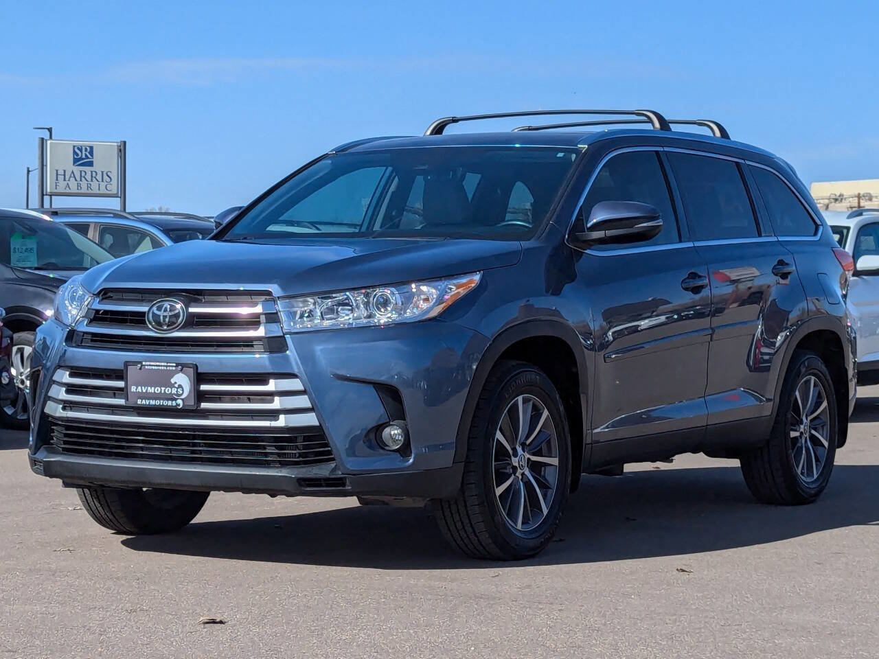 Used 2019 Toyota Highlander XLE FWD image 6