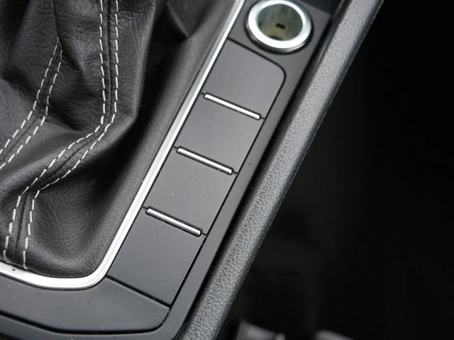 Certified 2024 Volkswagen Jetta SE image 34