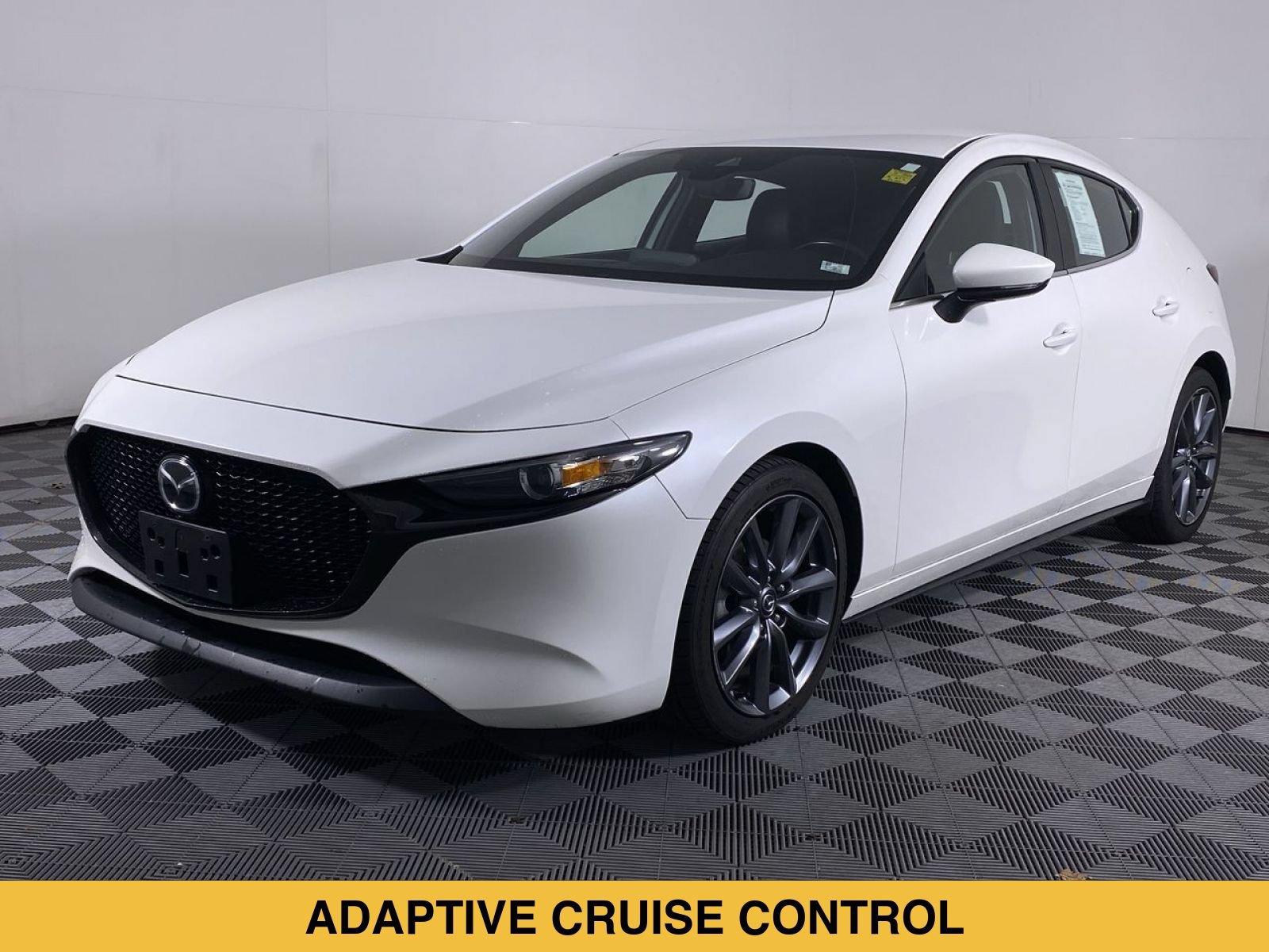 Used 2019 MAZDA MAZDA3 Hatchback w/ Preferred Package FWD image 16