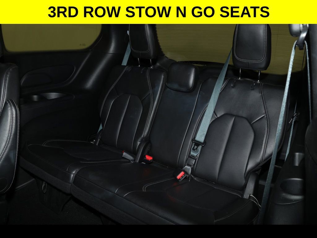 Used 2025 Chrysler Pacifica Select FWD image 9