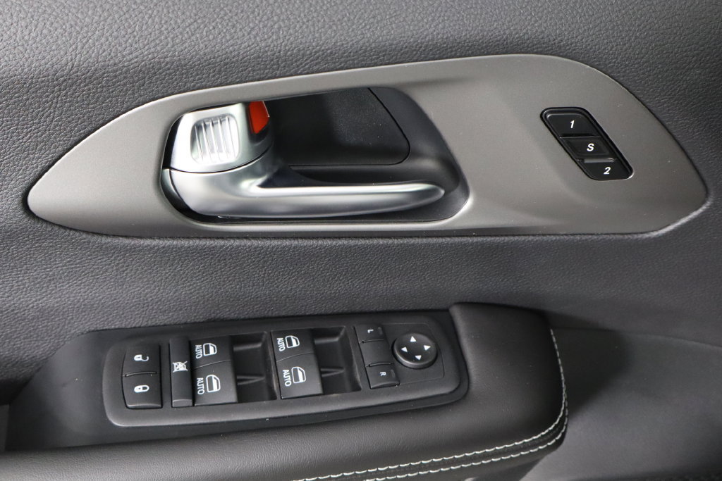 New 2027 Chrysler Pacifica Select FWD image 23