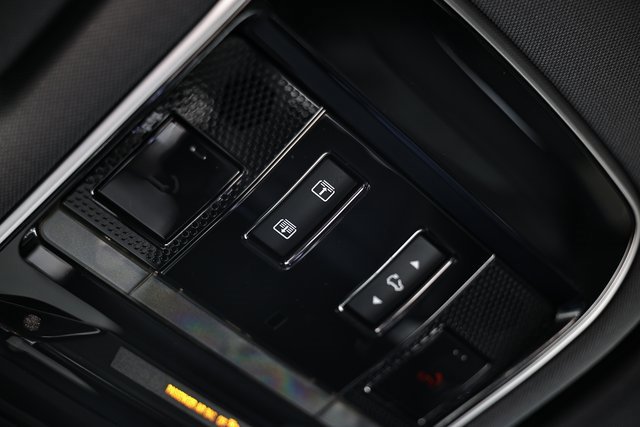 New 2025 Land Rover Range Rover Long Wheelbase SE image 50