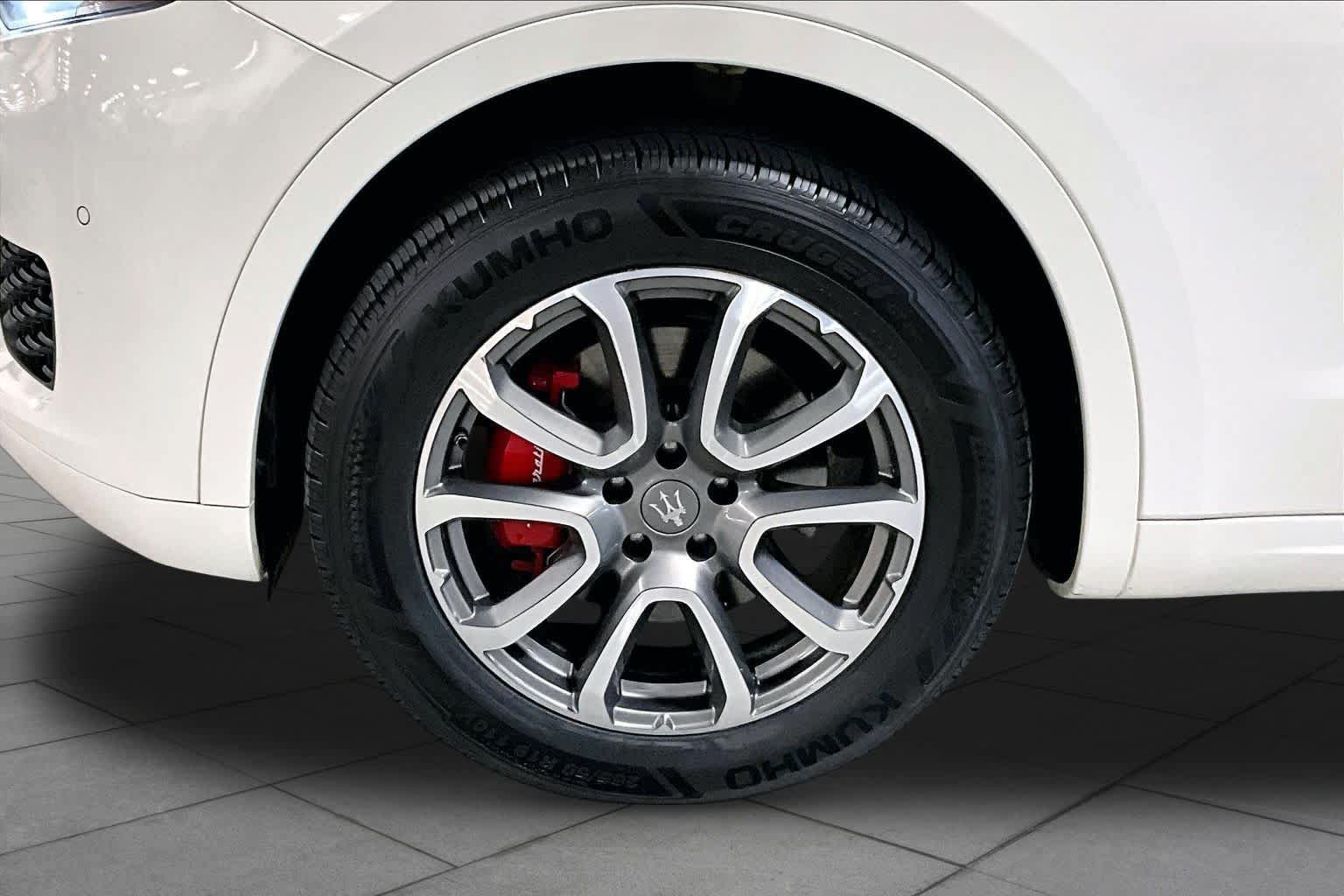 Used 2019 Maserati Levante AWD/4WD image 11