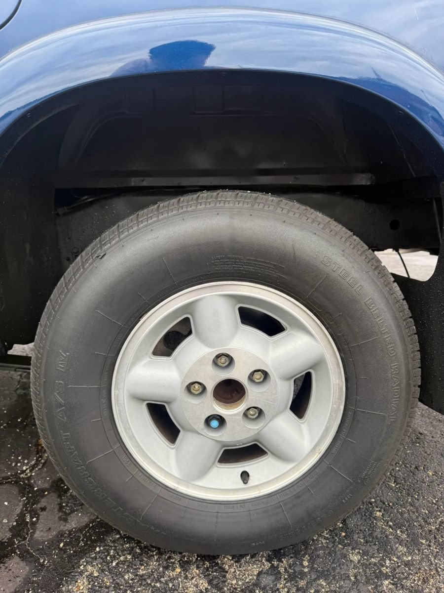 Used 2001 Chevrolet S10 Pickup LS AWD/4WD image 24