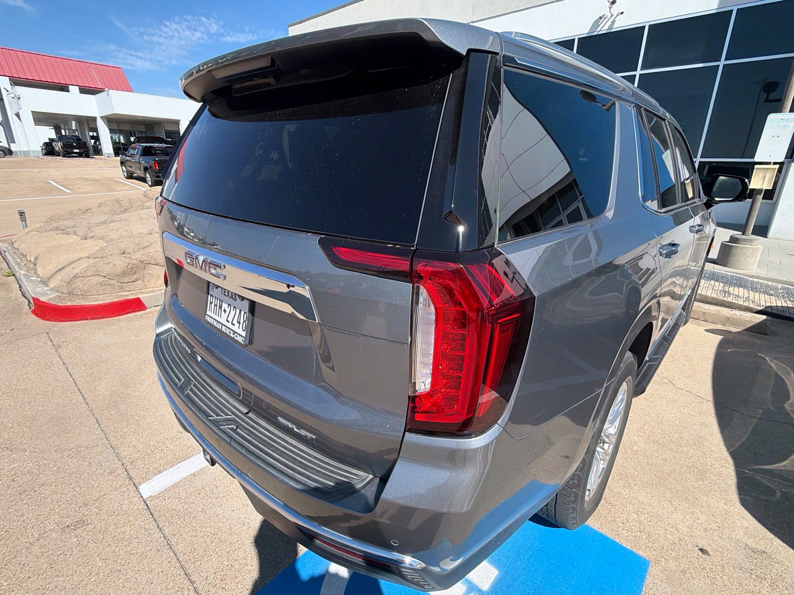 Used 2021 GMC Yukon SLT w/ SLT Luxury Plus Package RWD image 16
