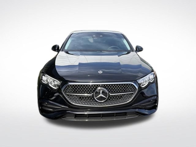 Used 2025 Mercedes-Benz E 350 4MATIC Sedan image 2