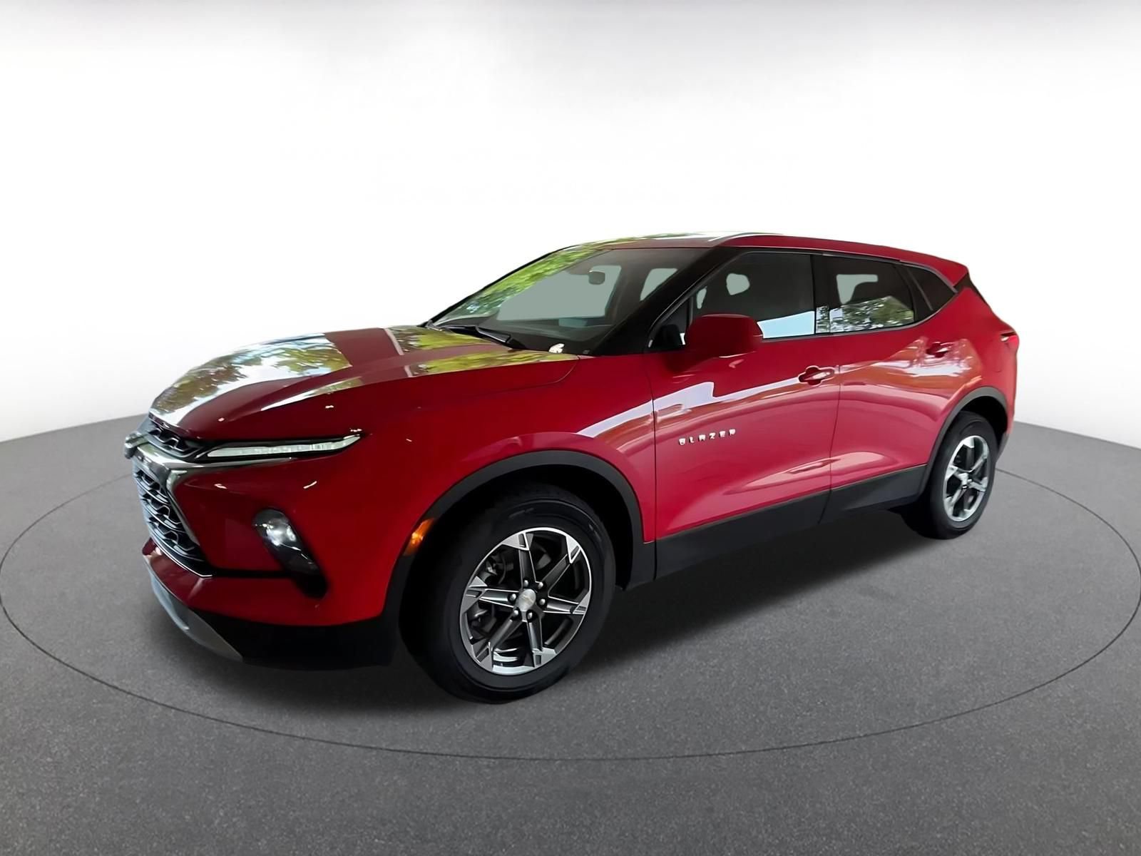 Used 2025 Chevrolet Blazer LT FWD image 6