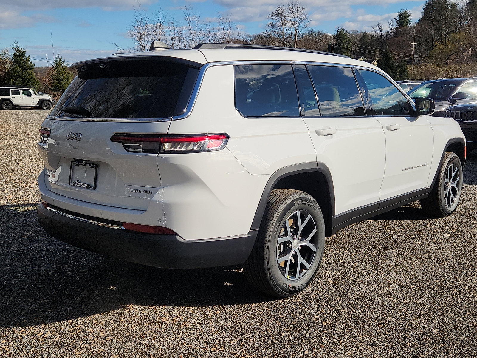 New 2025 Jeep Grand Cherokee L Limited w/ Luxury Tech Group II image 4