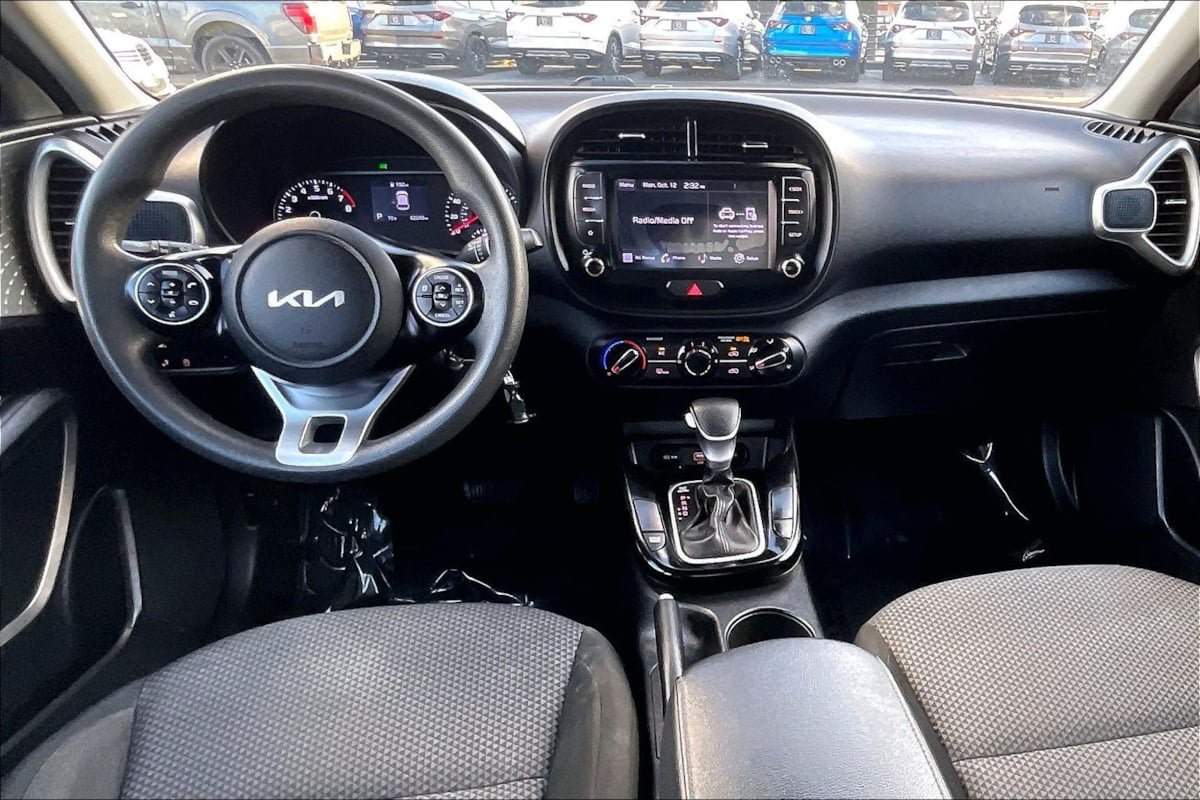 Used 2022 Kia Soul LX w/ Technology Package FWD image 11