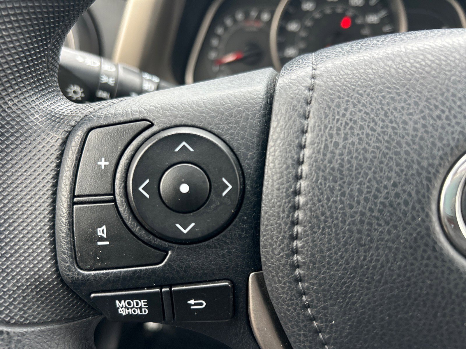 Used 2013 Toyota RAV4 XLE image 24