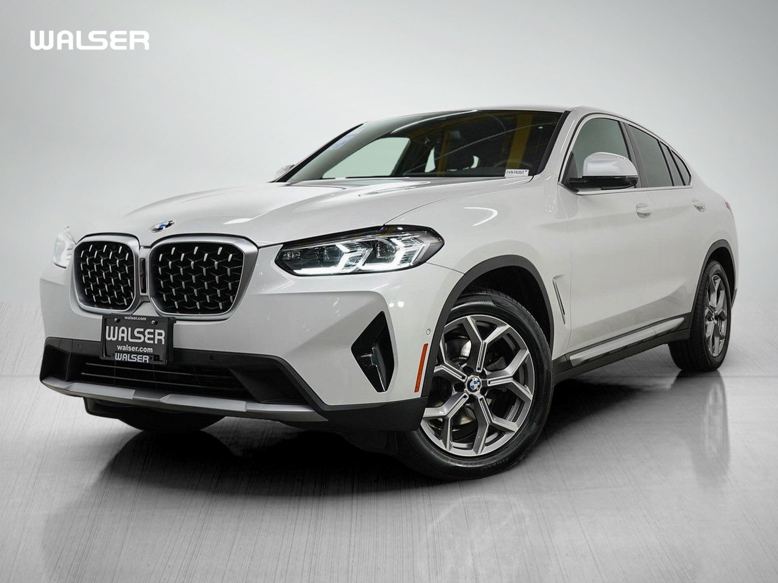 Used 2024 BMW X4 xDrive30i w/ Parking Assistance Package AWD/4WD image 1