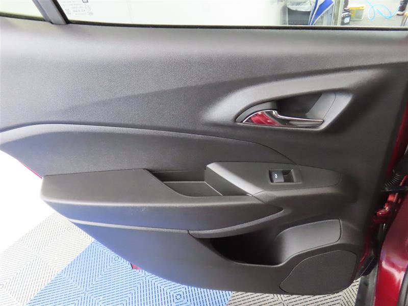 Used 2025 Chevrolet Trax LT w/ LT Convenience Package FWD image 28