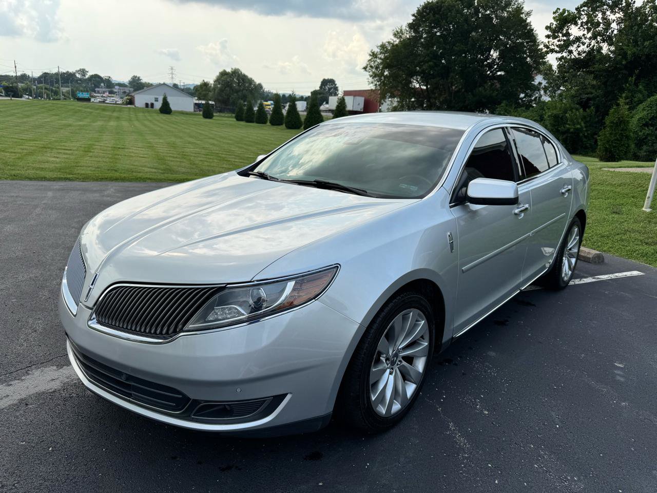Used 2014 Lincoln MKS FWD image 2
