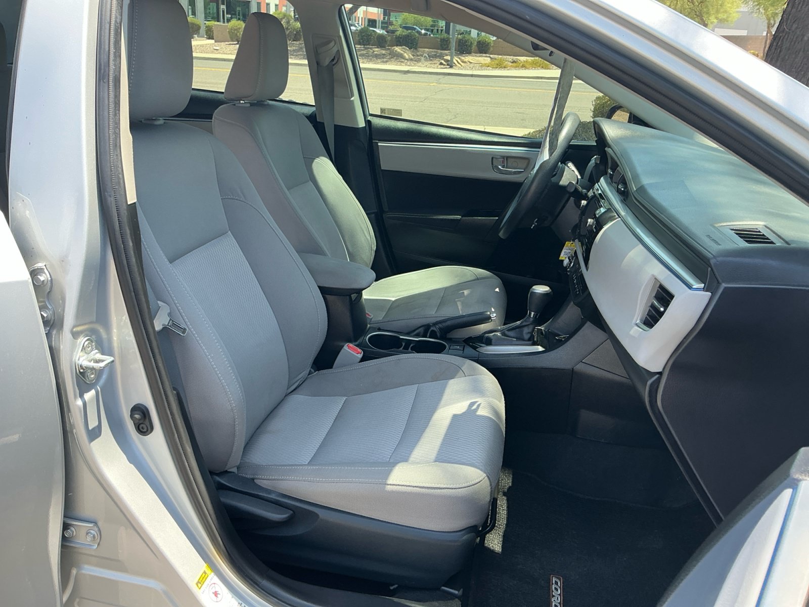 Used 2014 Toyota Corolla LE FWD image 19