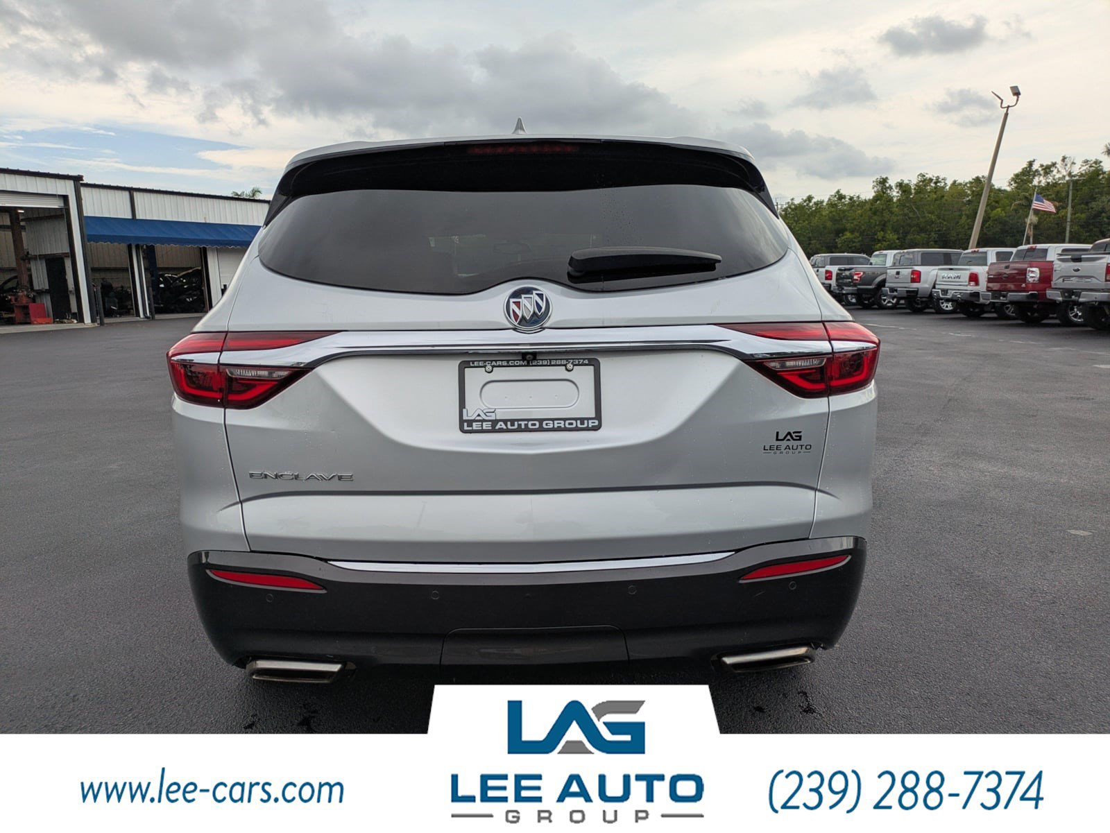 Used 2020 Buick Enclave Essence w/ Sound and Sites Package FWD image 4