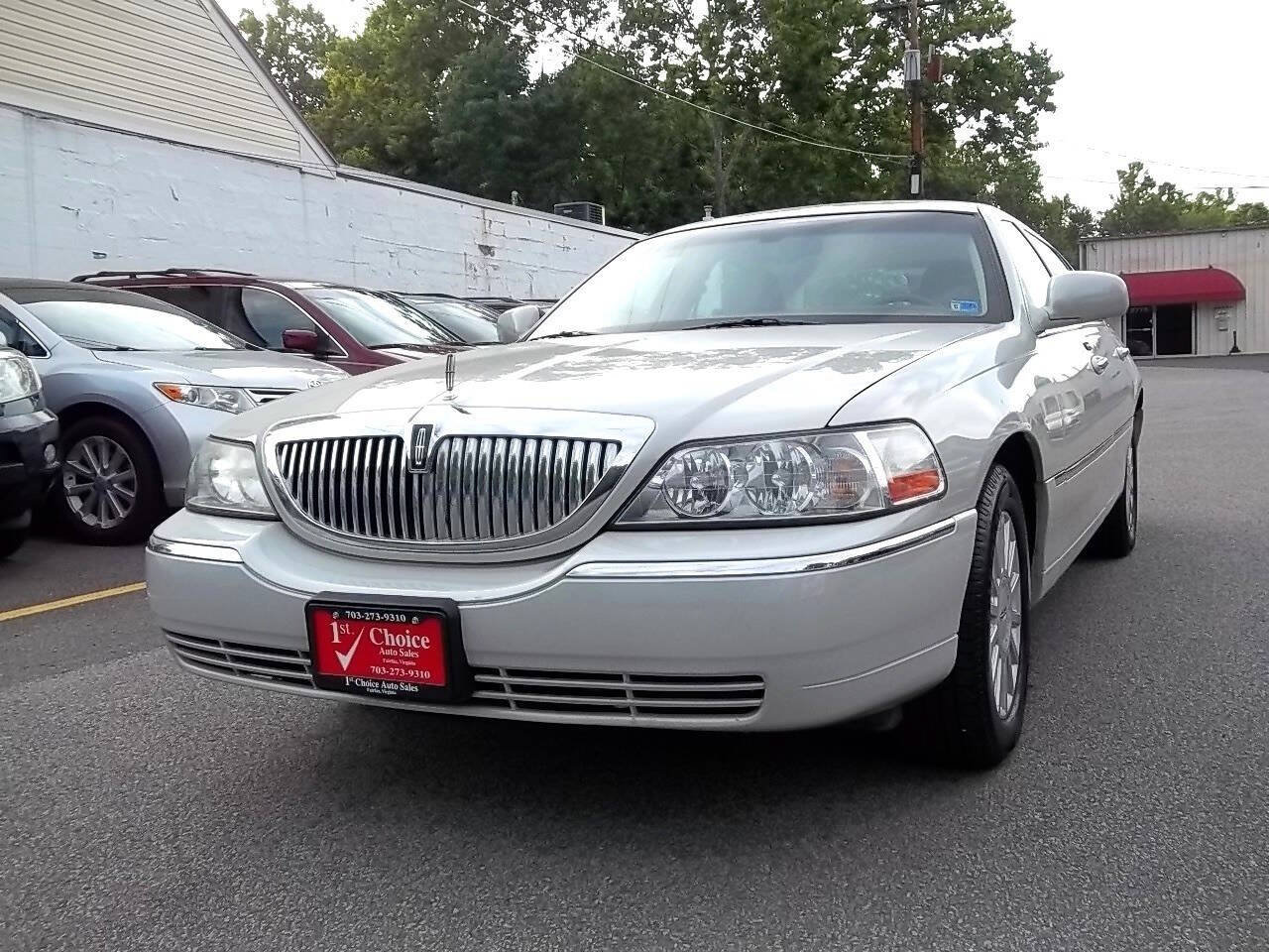 Used 2005 Lincoln Town Car Signature