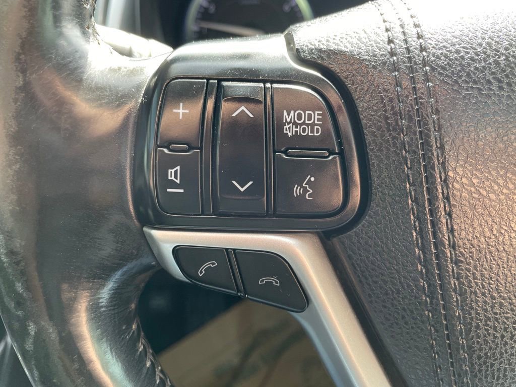 Used 2017 Toyota Highlander Limited Platinum AWD/4WD image 27