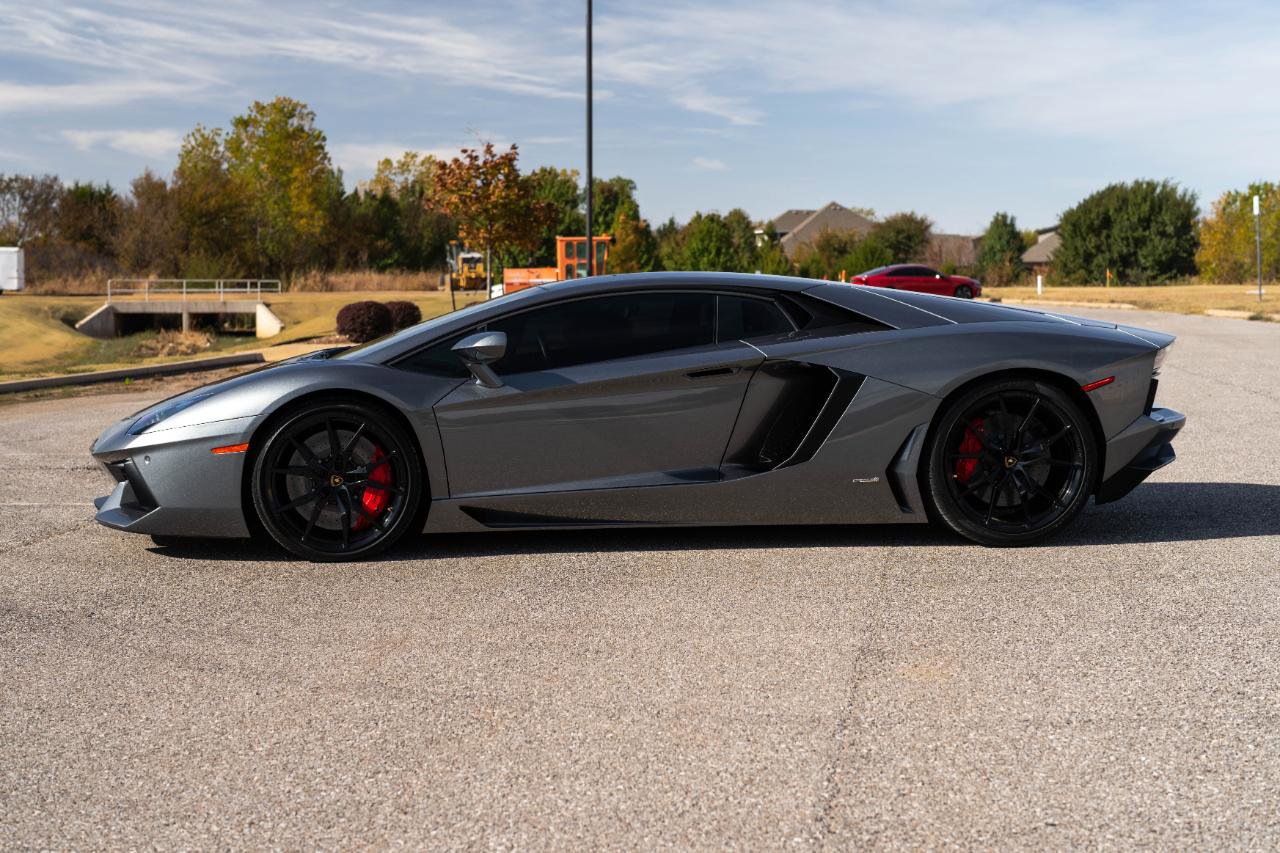 Used 2014 Lamborghini Aventador LP 700-4 image 8