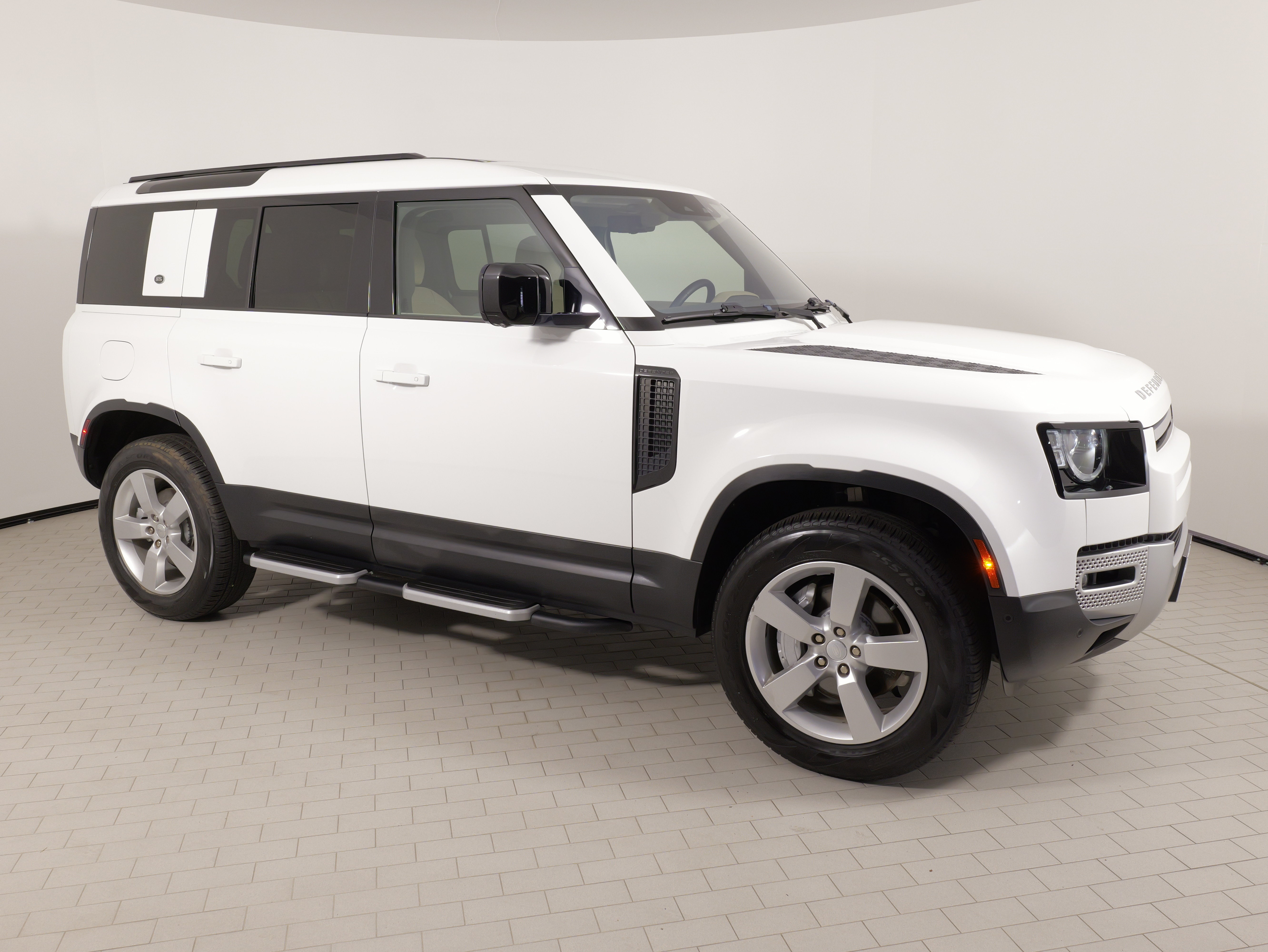 Used 2022 Land Rover Defender 110 SE AWD/4WD image 8