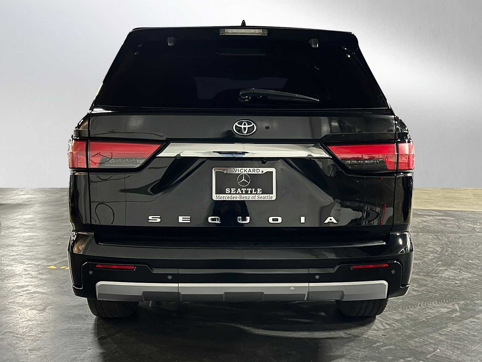 Used 2023 Toyota Sequoia Limited image 4