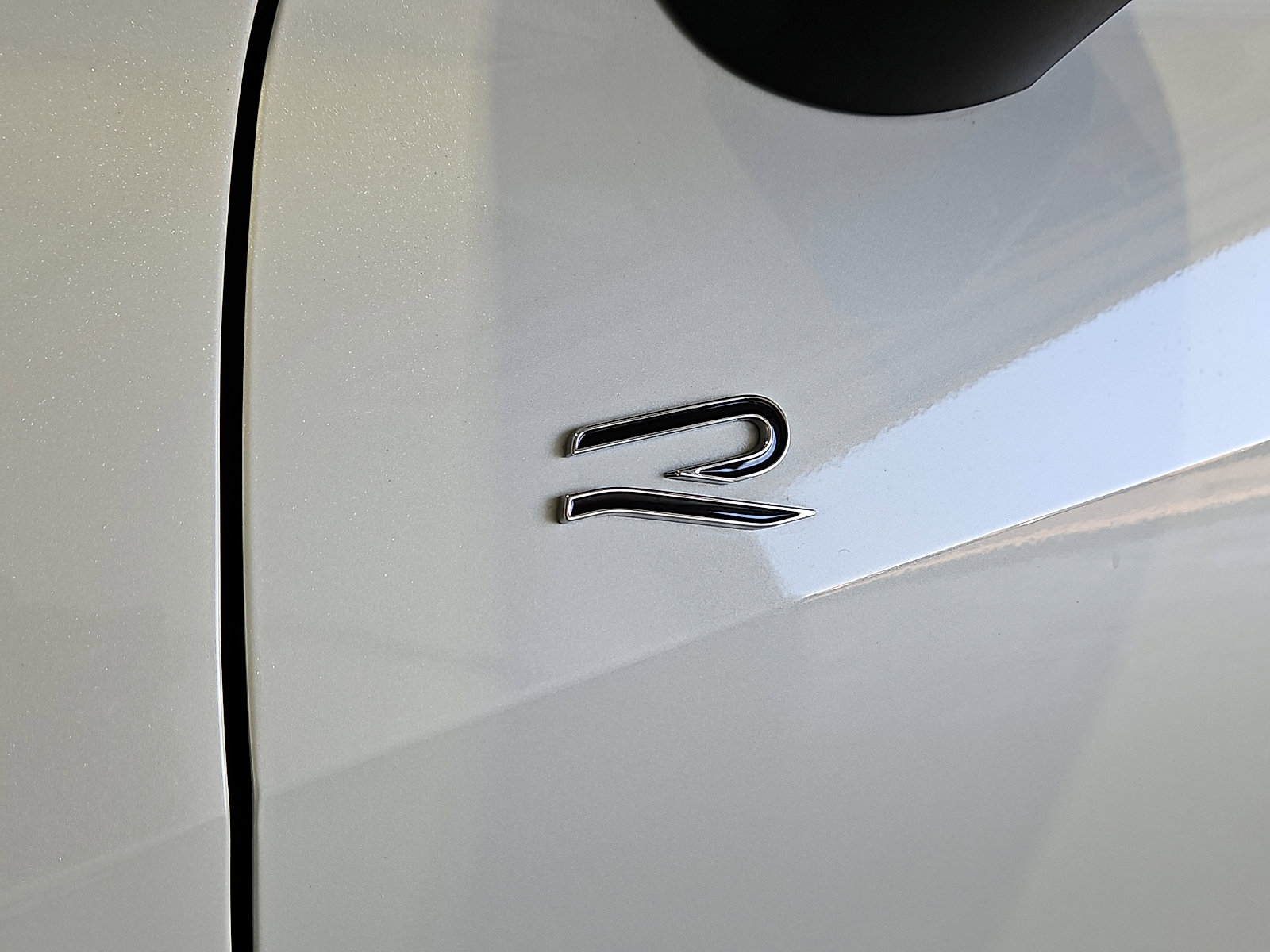 Certified 2025 Volkswagen Tiguan SE R-Line image 6
