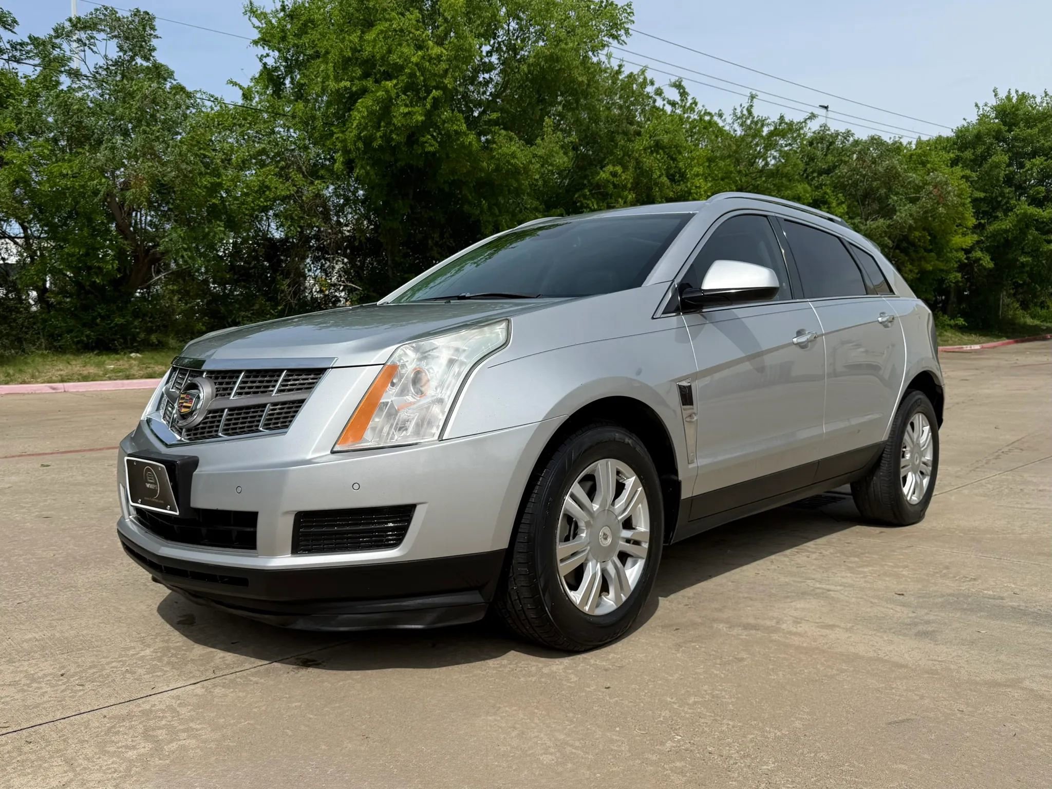 Used 2010 Cadillac SRX Luxury FWD image 2