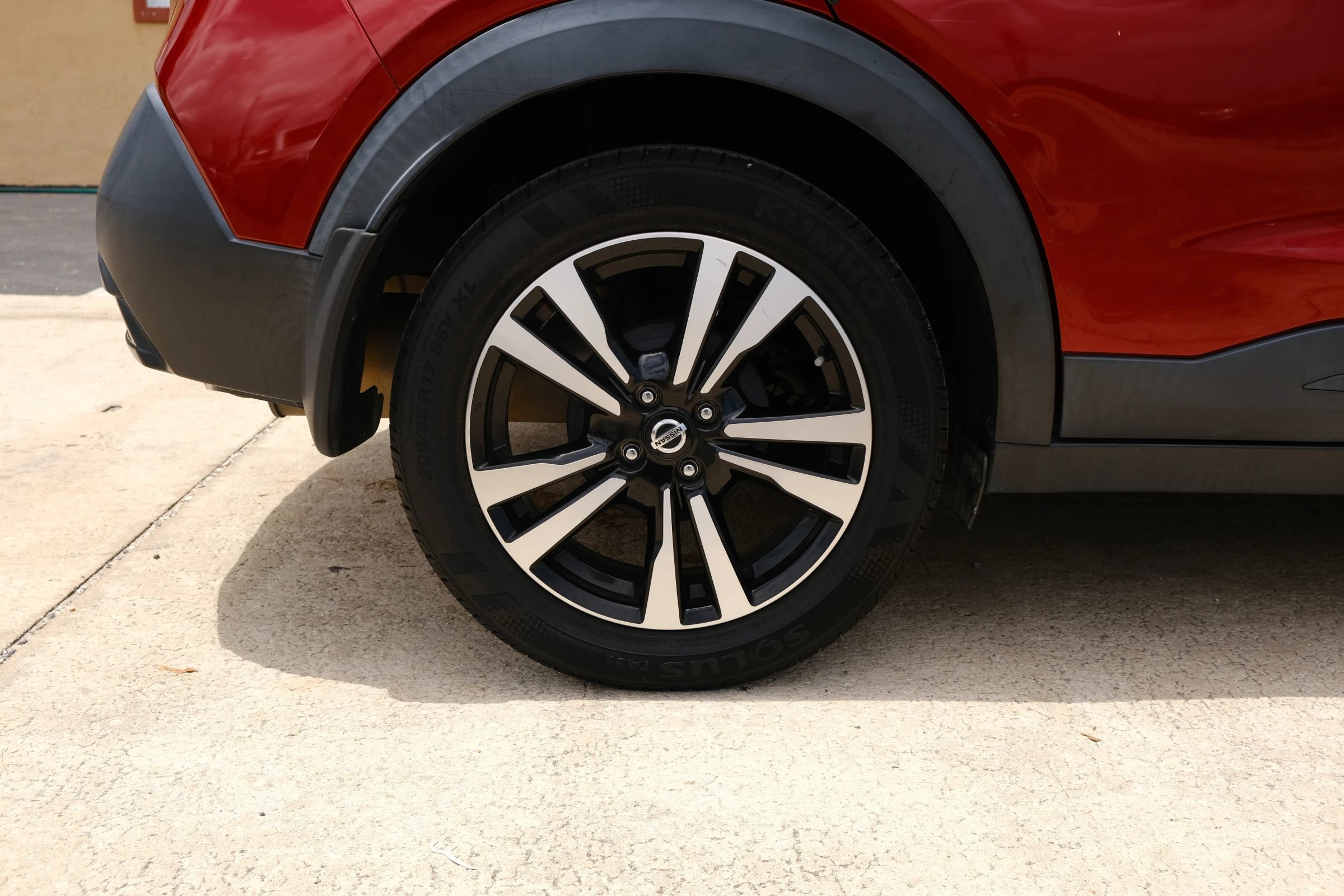 Used 2019 Nissan Kicks SV FWD image 19