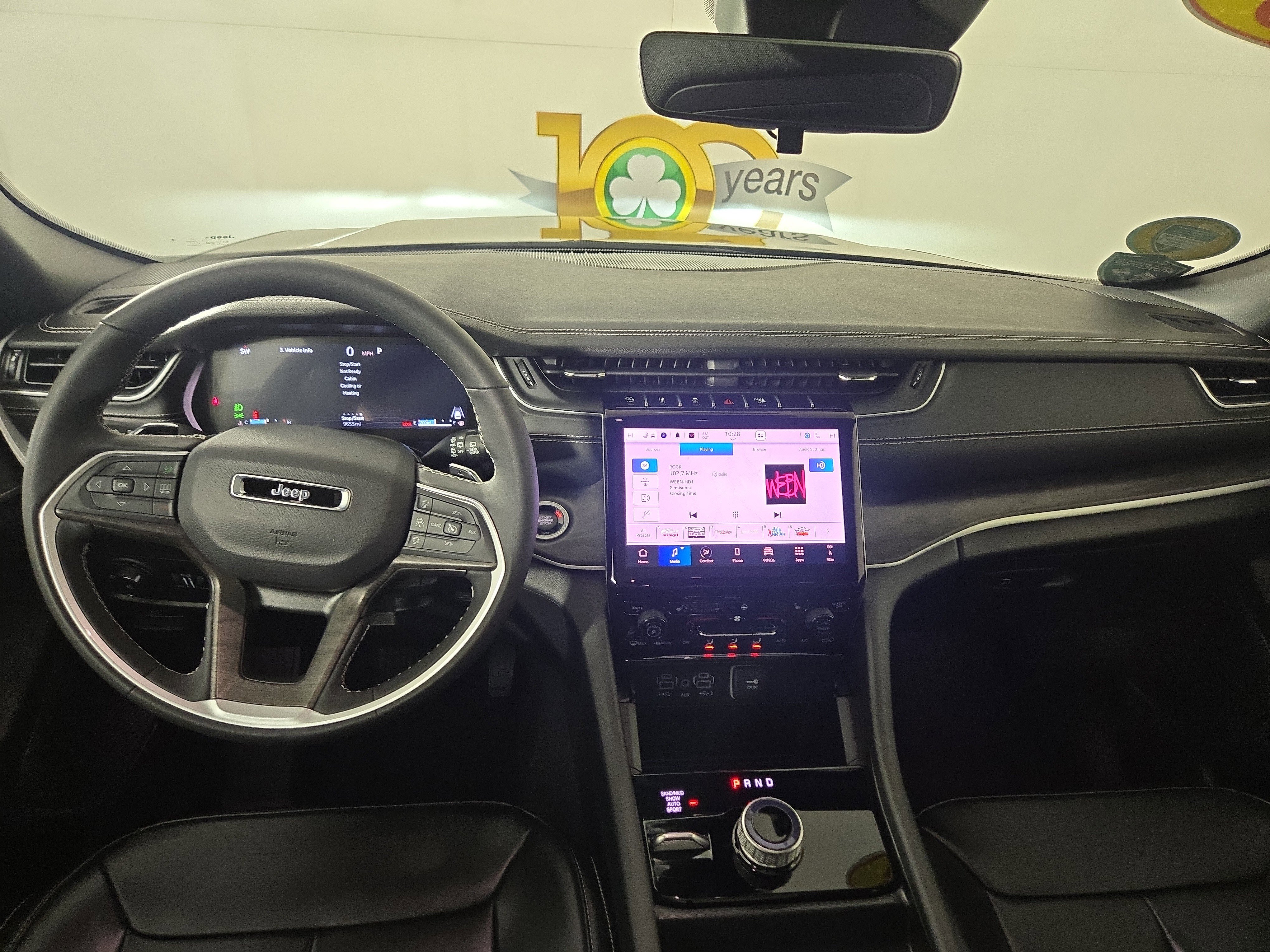 Used 2025 Jeep Grand Cherokee Limited w/ Black Appearance Package image 14