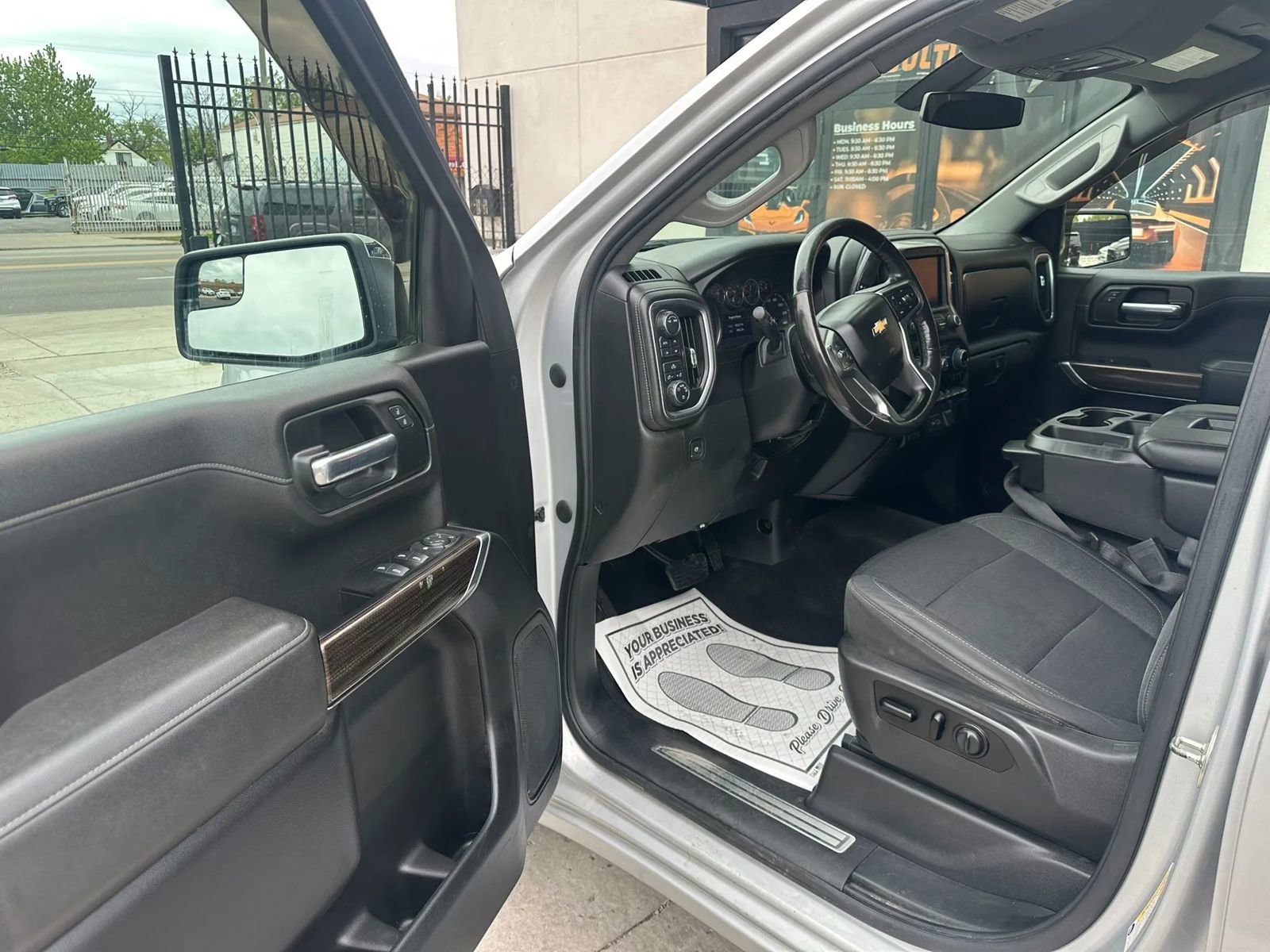 Used 2020 Chevrolet Silverado 1500 LT w/ All-Star Edition AWD/4WD image 9