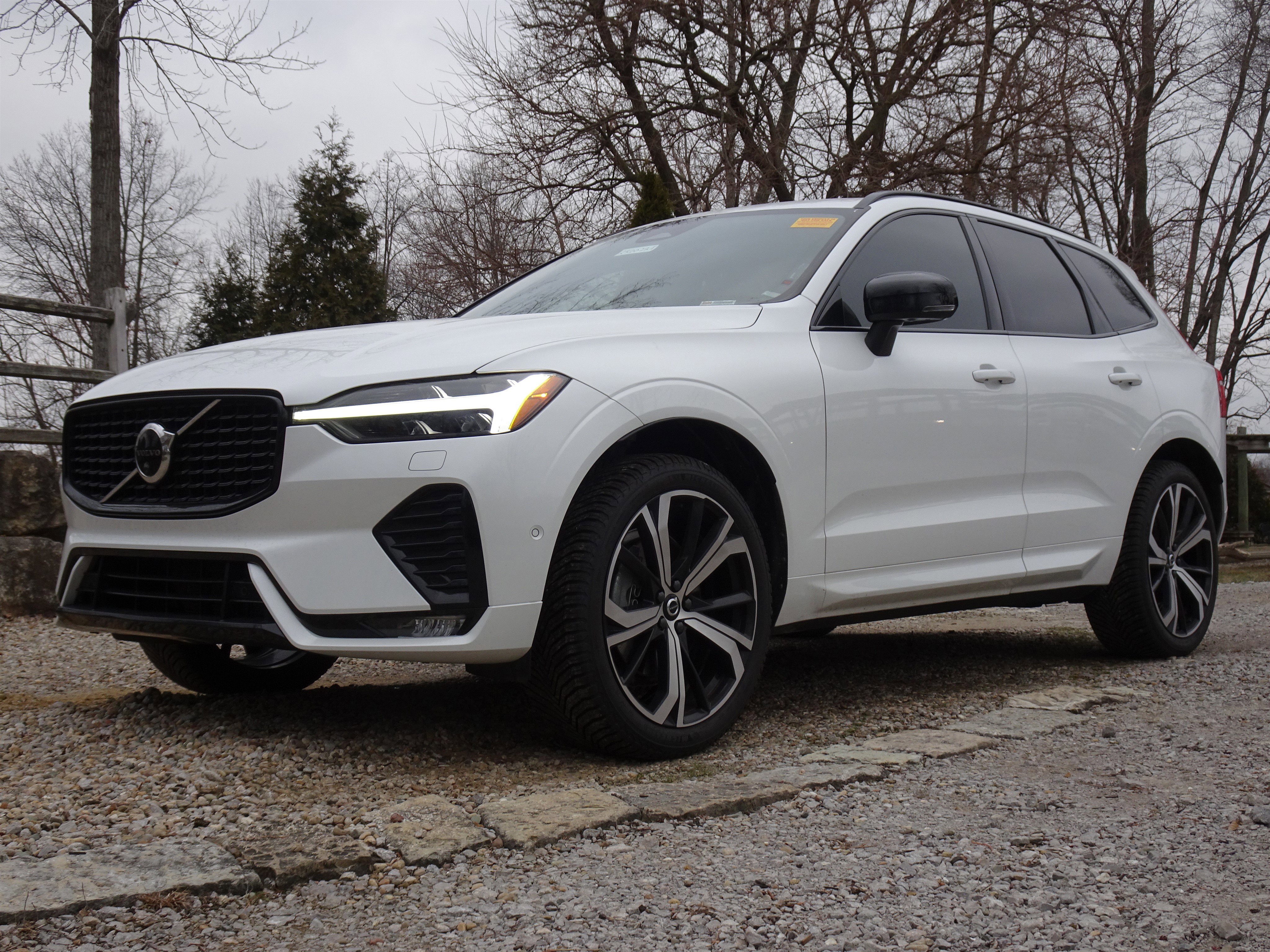 Used 2022 Volvo XC60 B6 R-Design w/ Advanced Package image 1