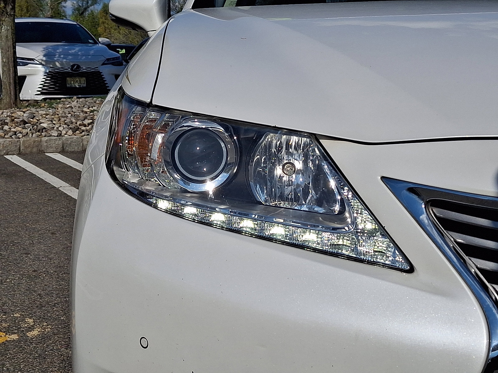 Used 2015 Lexus ES 300h w/ Navigation System Package FWD image 9