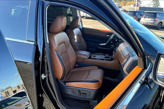 Certified 2025 Nissan Pathfinder Platinum w/ Cargo Package image 27