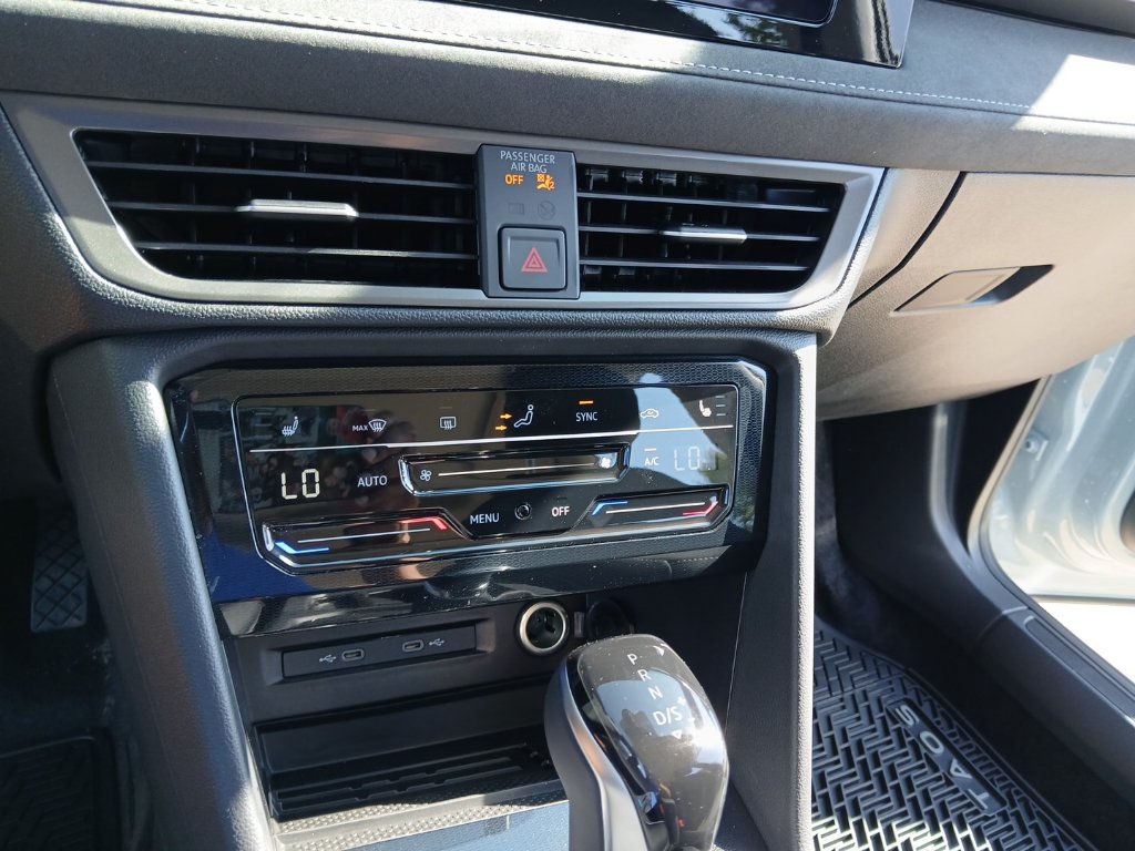 New 2027 Volkswagen Taos SE FWD image 16