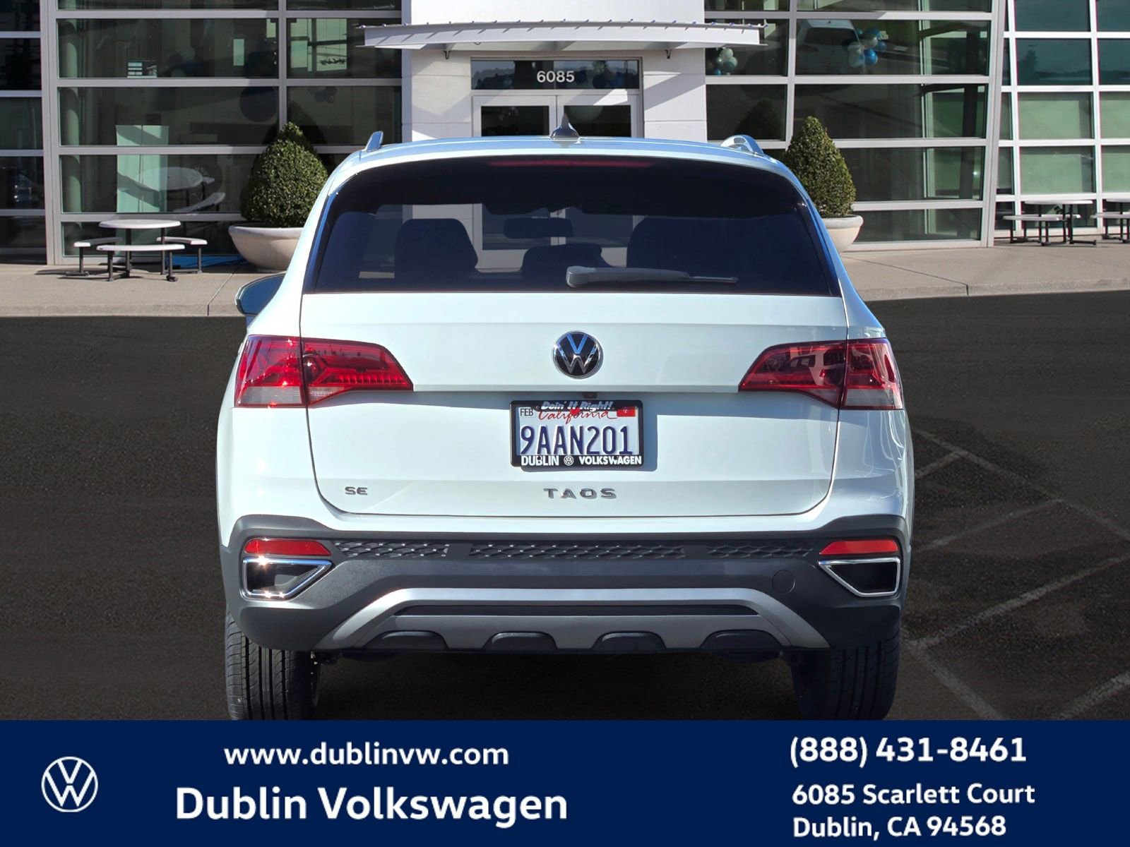 Certified 2022 Volkswagen Taos SE w/ Panoramic Sunroof Package image 4