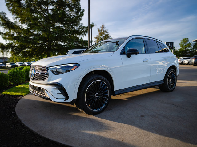 Used 2023 Mercedes-Benz GLC 300 4MATIC image 3