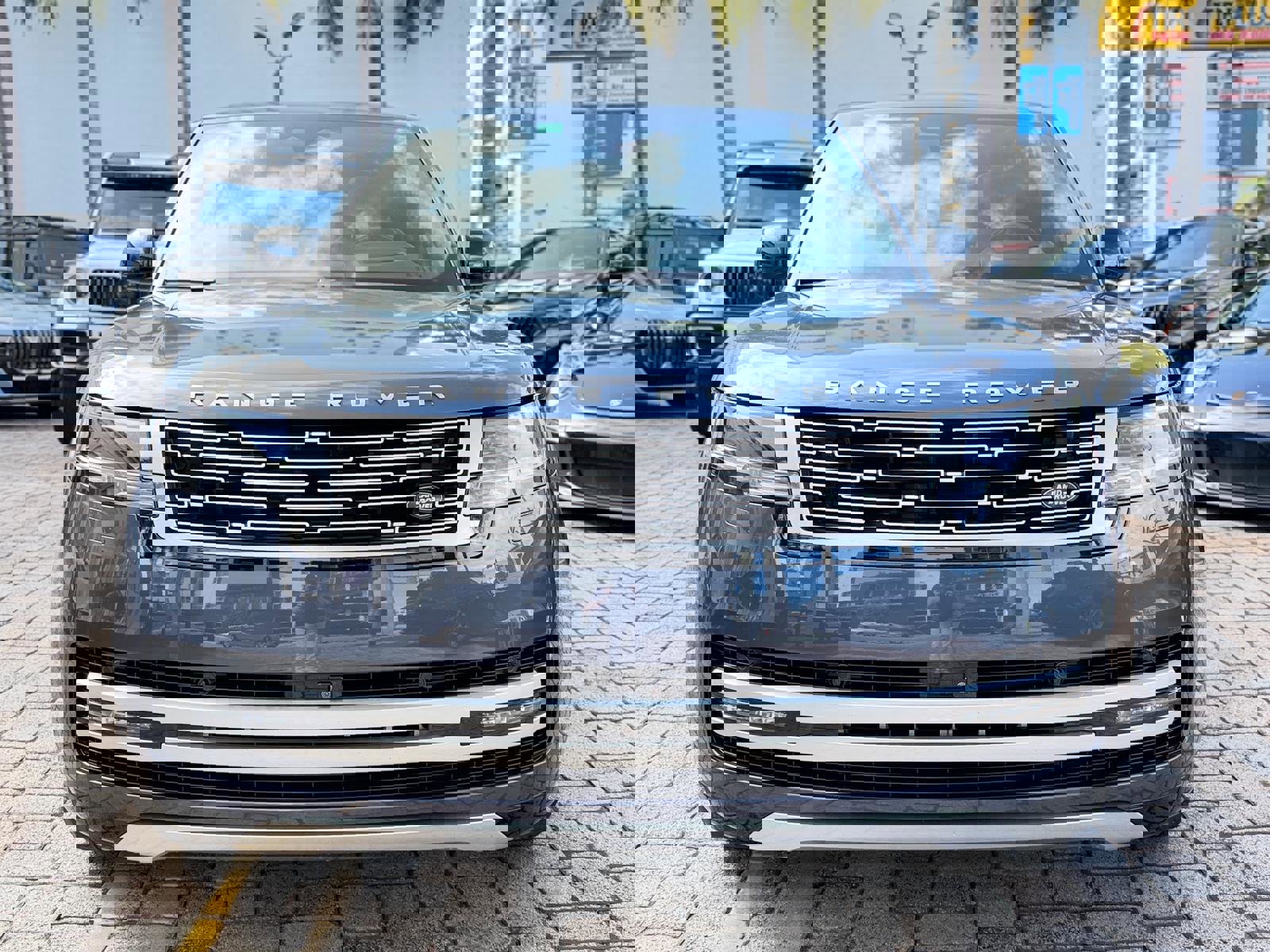 Used 2024 Land Rover Range Rover Long Wheelbase Autobiography image 5