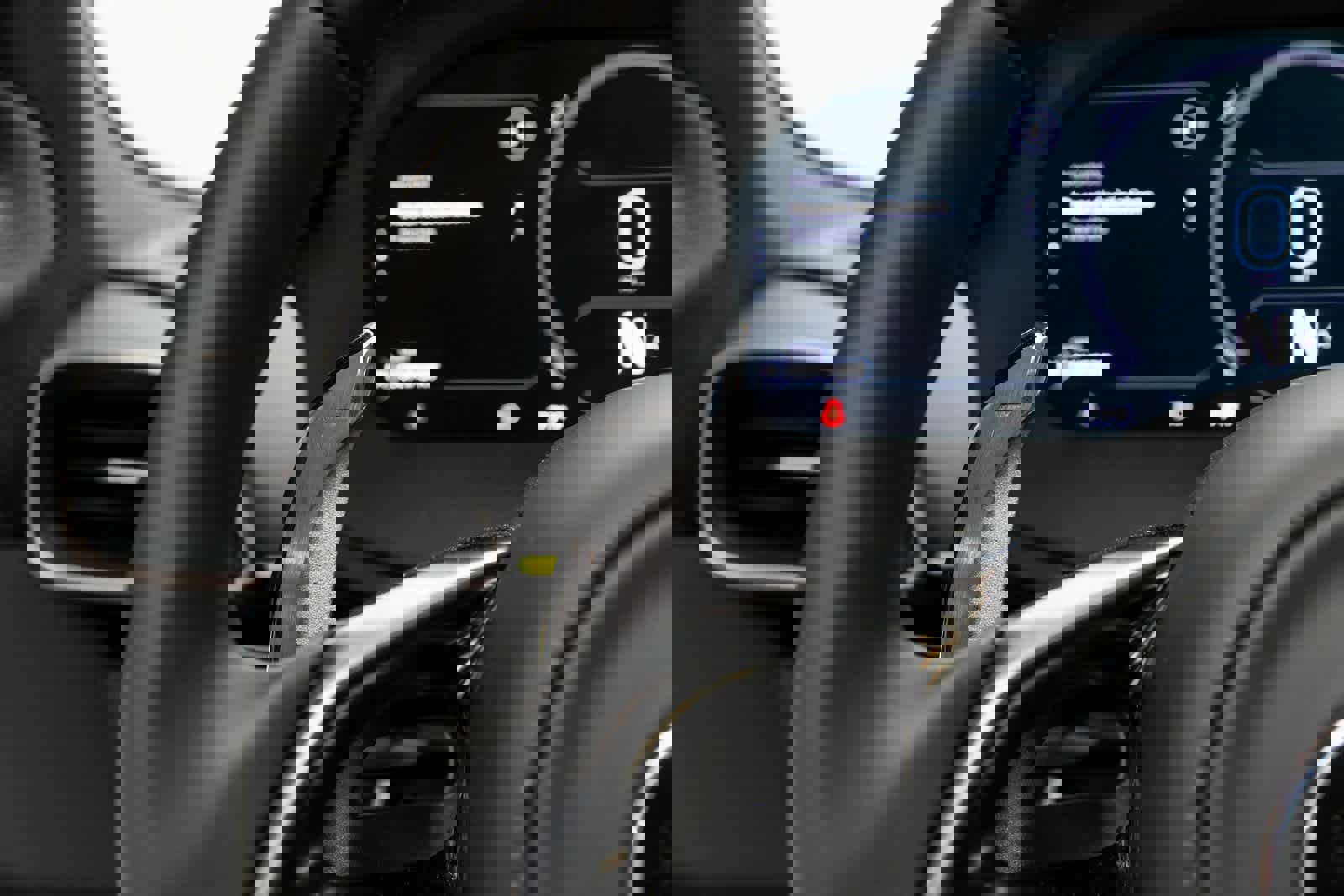 Used 2025 McLaren Artura Spider image 30