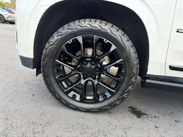 Used 2023 GMC Yukon XL Denali w/ Advanced Technology Package AWD/4WD image 9