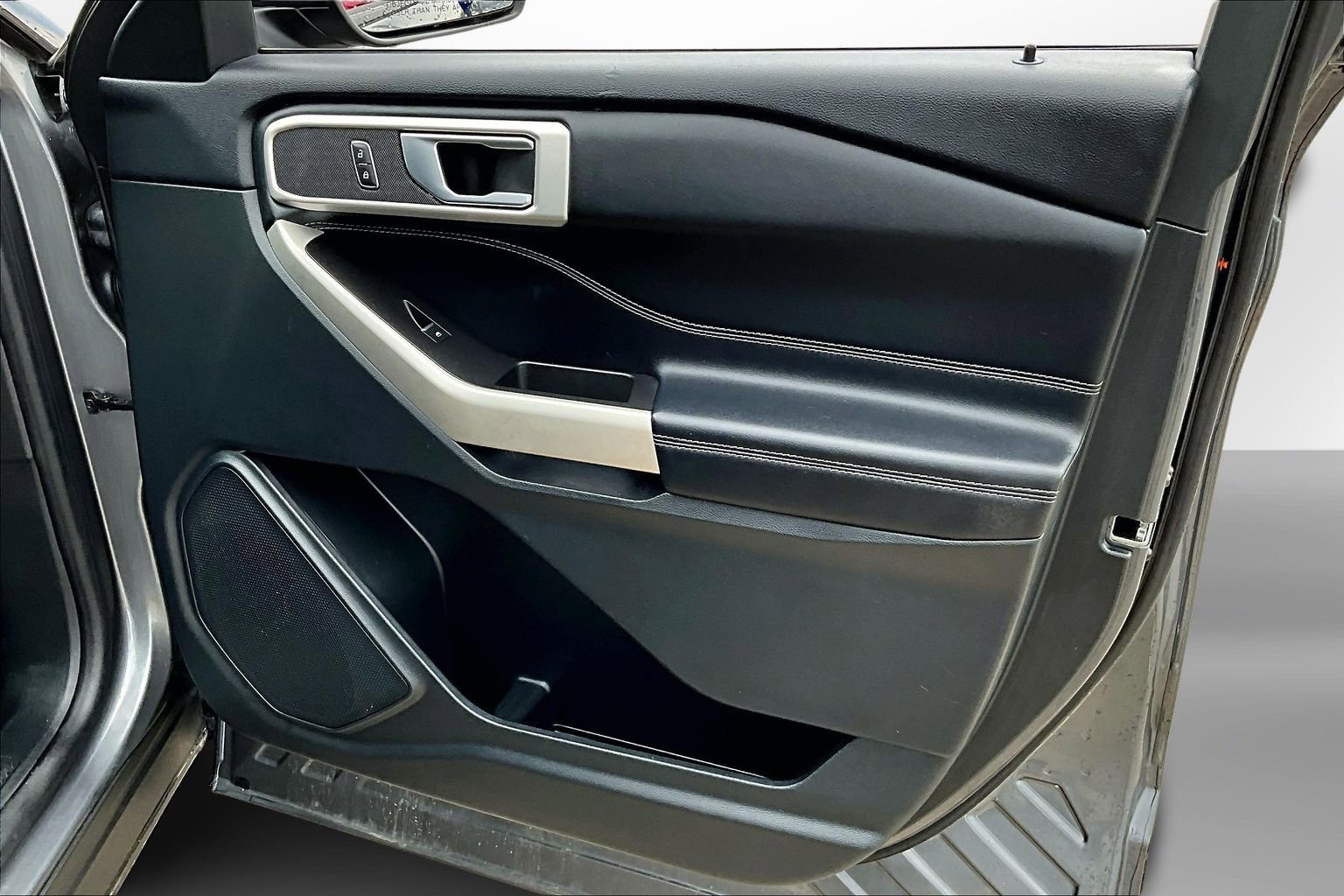 Used 2022 Ford Explorer XLT w/ Equipment Group 202A image 27