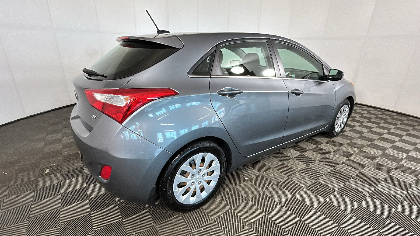 Used 2016 Hyundai Elantra GT FWD image 3