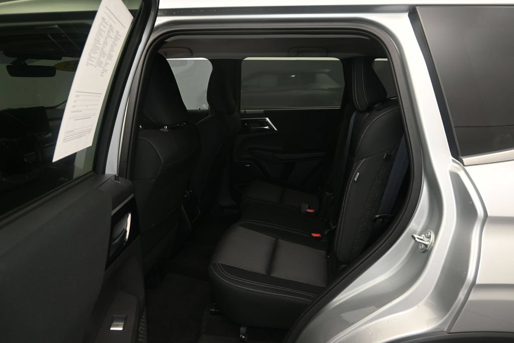 Used 2025 Mitsubishi Outlander ES AWD/4WD image 18
