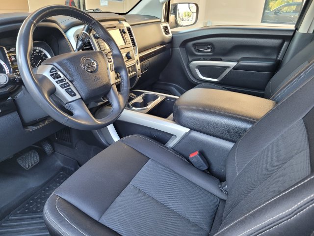 Used 2018 Nissan Titan SV w/ SV Convenience Package AWD/4WD image 12