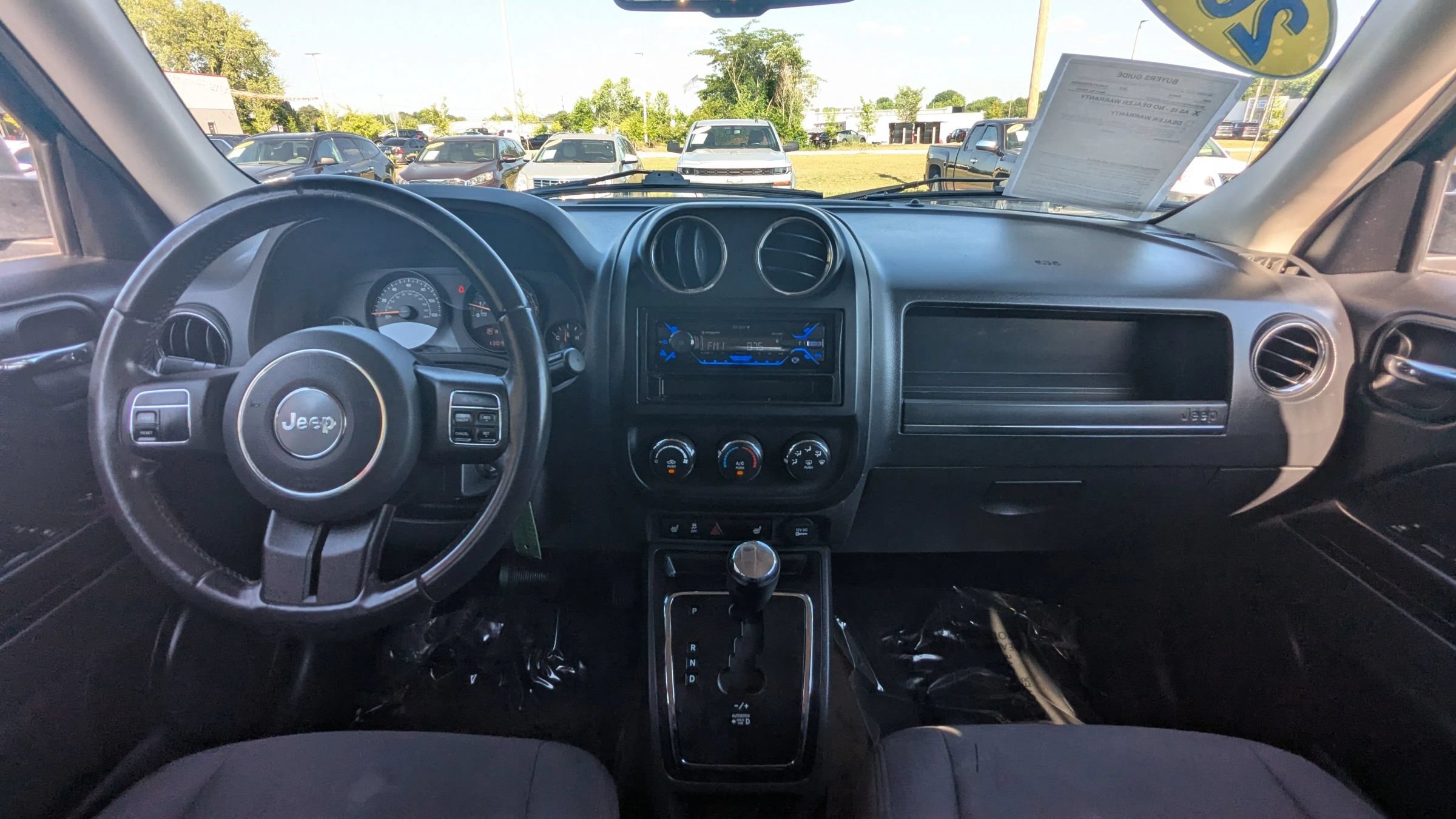 Used 2016 Jeep Patriot Latitude FWD image 12