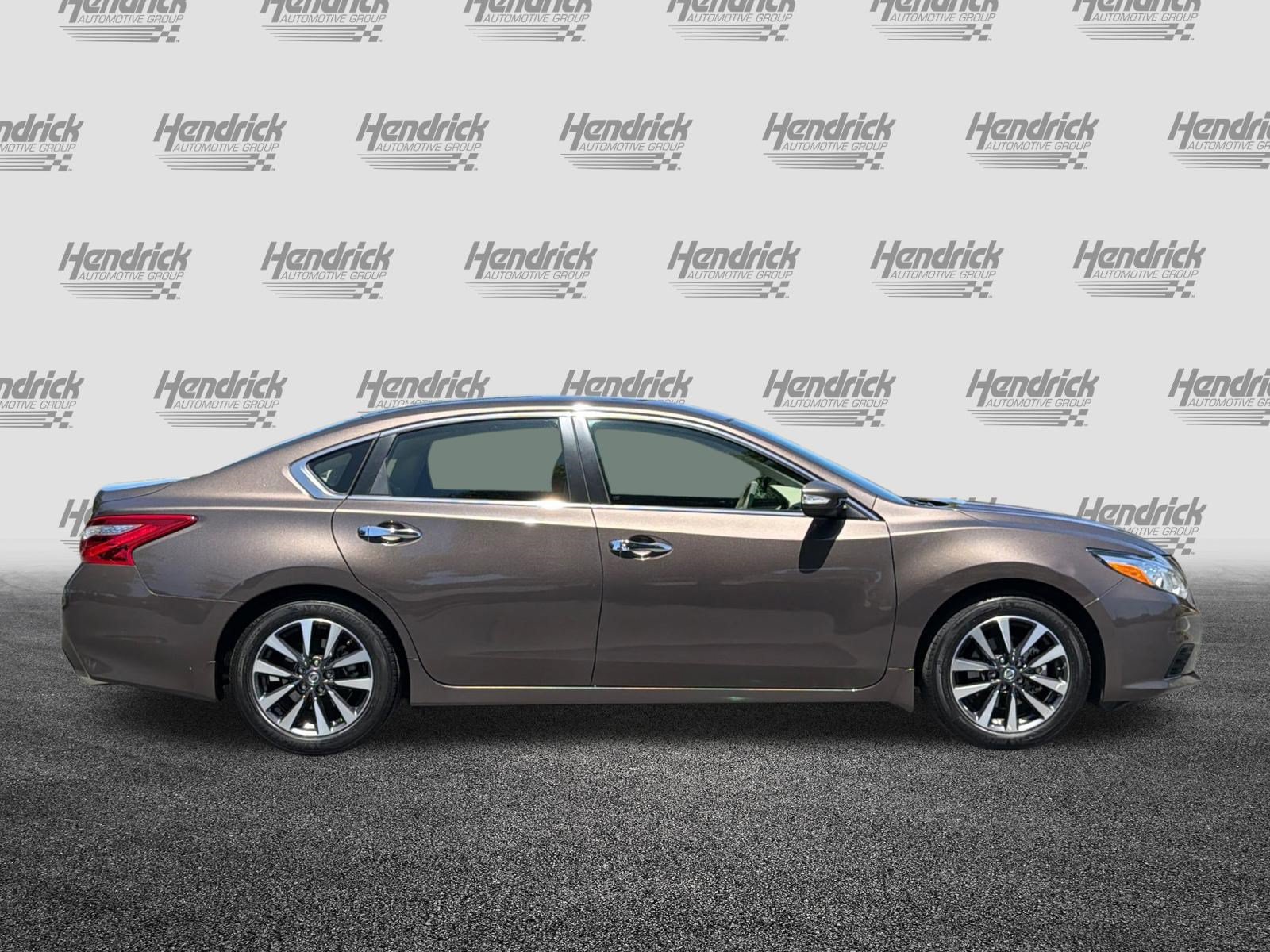 Used 2016 Nissan Altima 2.5 SV w/ Convenience Package FWD image 3